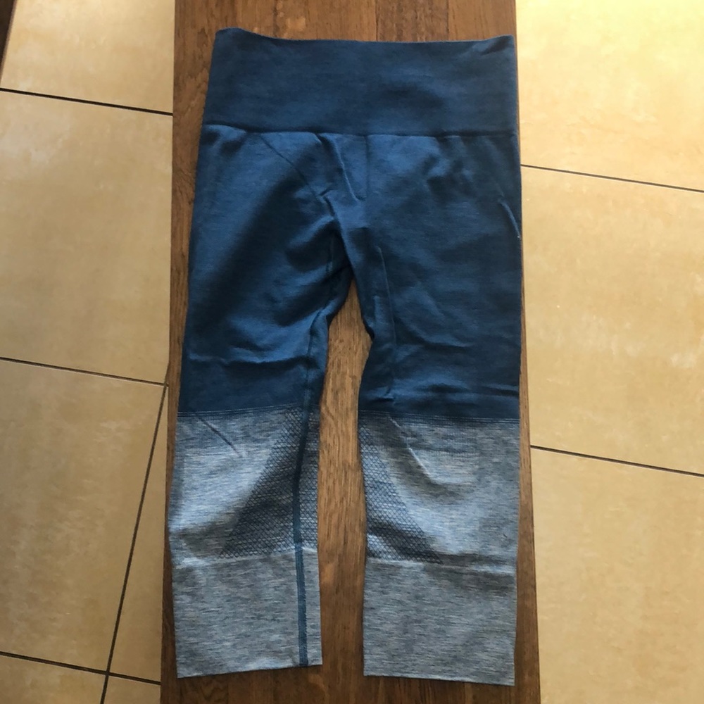 Lululemon crop size 4